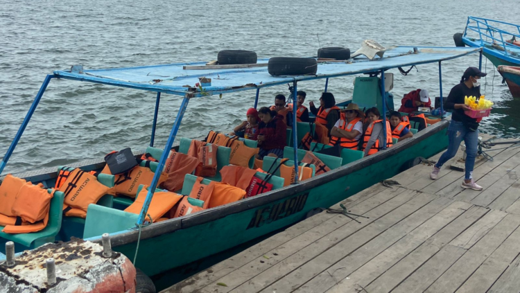 Poca afluencia de turistas que viajan hacia la isla de Jambelí en la