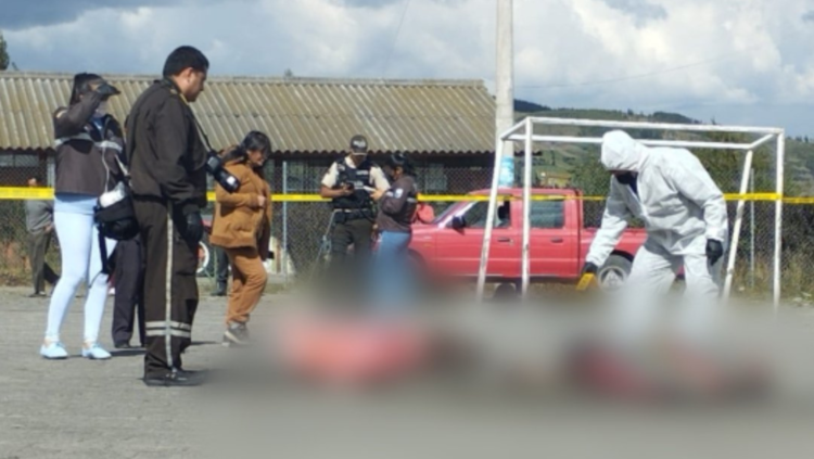 Dos Presuntos Delincuentes Acusados De Haber Cometido Un Delito En Una