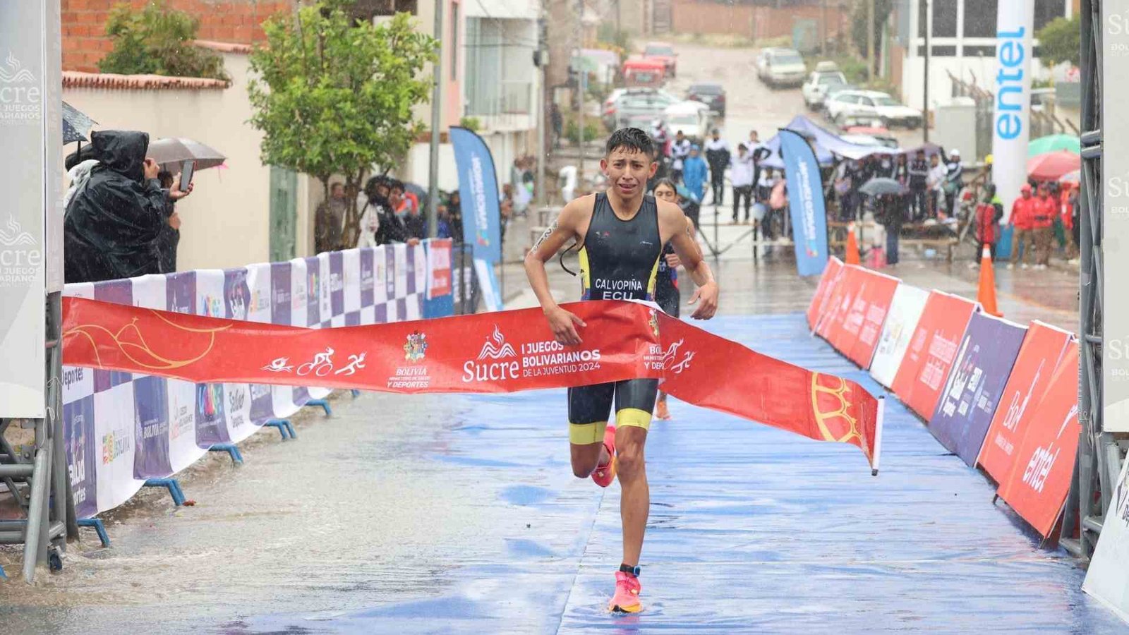 Nicolás Calvopiña ganó presea de oro en triatlón masculino individual