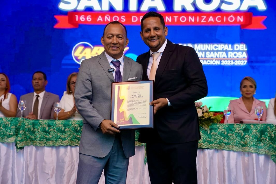 Clemente Bravo recibe reconocimiento al Mérito Eloy Alfaro en ...