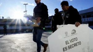 2023101579024-elecciones-inicio-votaciones-cangahua