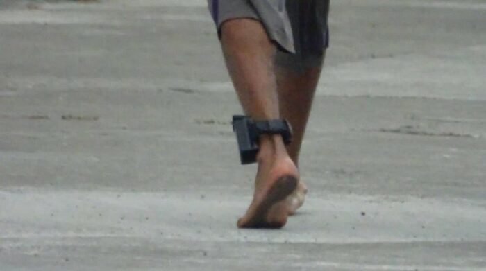 Gobierno compra 5.000 grilletes electrónicos y plantea que procesados paguen su uso