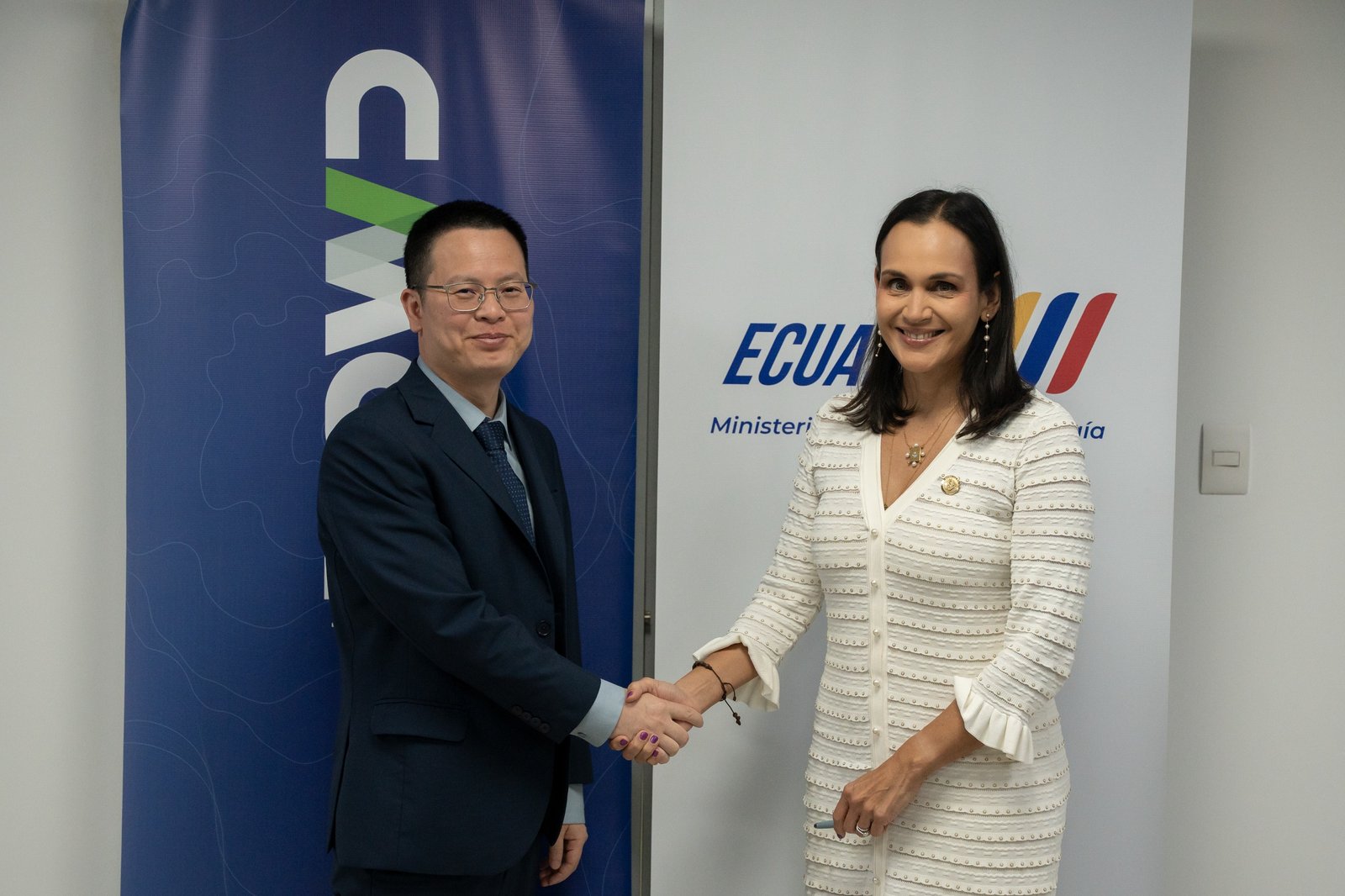 c0fdfb20-e6c8-4cdb-97ac-72aaa506ee4b