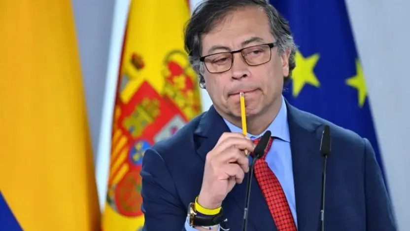 Congresista ordena suspensión de Gustavo Petro y desata crisis política en Colombia