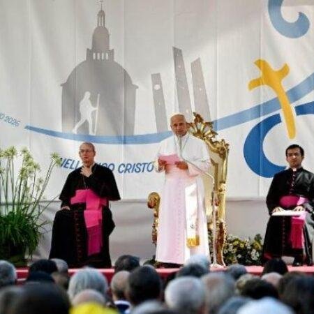 El papa denuncia trabas burocráticas que frenan la ayuda humanitaria en el mundo