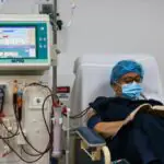 Pacientes renales piden regularizar pagos a centros de diálisis en Ecuador