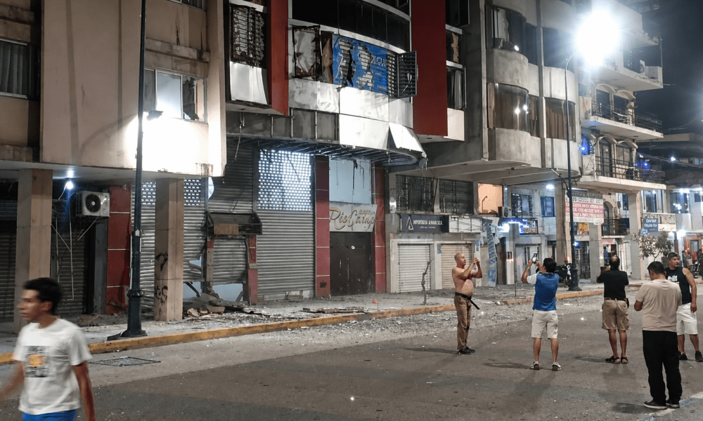 Explosión en oficinas de ARCOM alarma al centro de Machala; hallan panfletos con amenazas