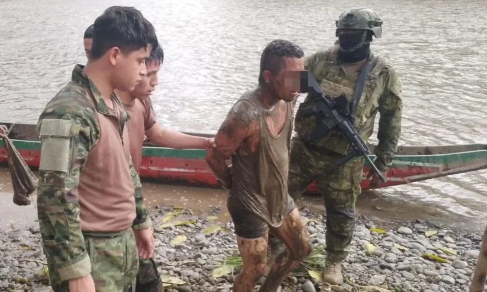 Presuntos secuestradores intentaron huir por un río, pero fueron capturados en Quinindé