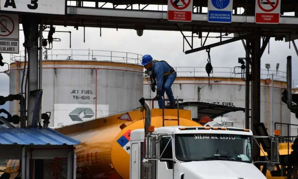 Gobierno ejecuta operativos para garantizar abastecimiento de combustibles en Ecuador