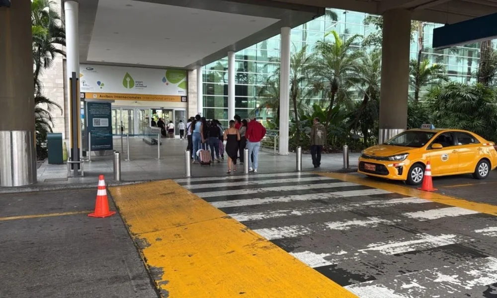 Aeropuerto de Guayaquil mantiene operaciones normales pese a limitada presencia policial